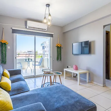 Color Nest 1-bedroom In Lägenhet Larnaca
